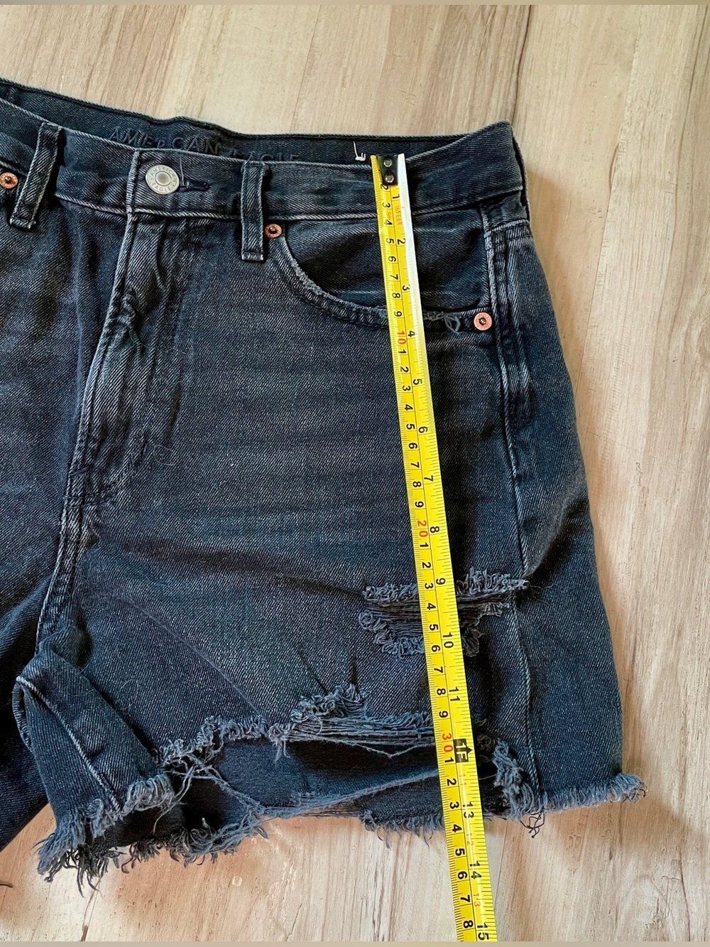 American Eagle Distressed Raw hem, Black Denim Women’s Shorts size 8 - Picture 4 of 9